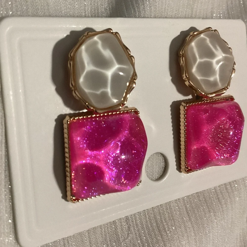 💗 Pink Glittery & White Translucent Geometric Resin Drop Water Ripple Ea…